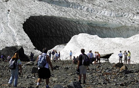 1 Dead, 5 Injured in Washington State Ice Cave Collapse